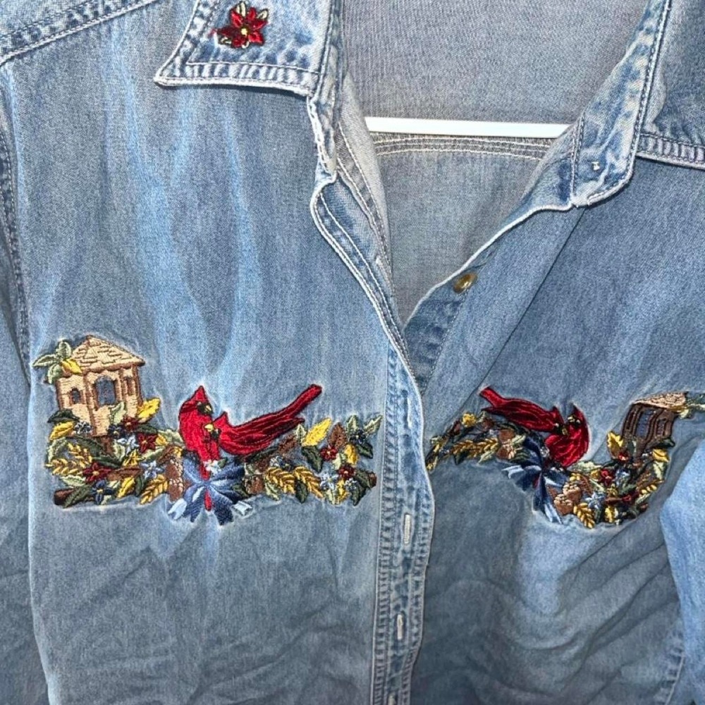 VTG Bobbie Brooks Blue denim button-up shirt with embroidered red cardinals - Picture 2 of 4